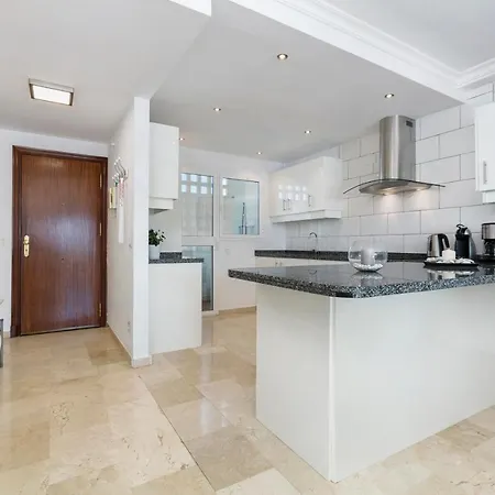 Fantastic 2 Bed Apt With Massive Rooftop - Rdr232 *