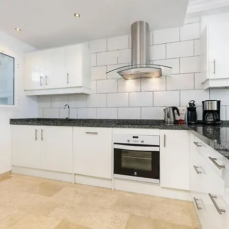 Fantastic 2 Bed Apt With Massive Rooftop - Rdr232 * 埃斯特波纳