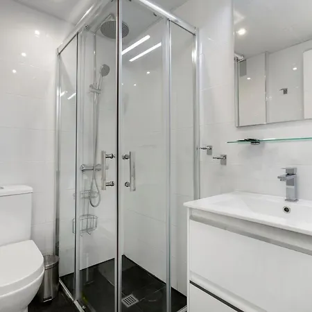 Apartment Fantastic 2 Bed Apt With Massive Rooftop - Rdr232 *
