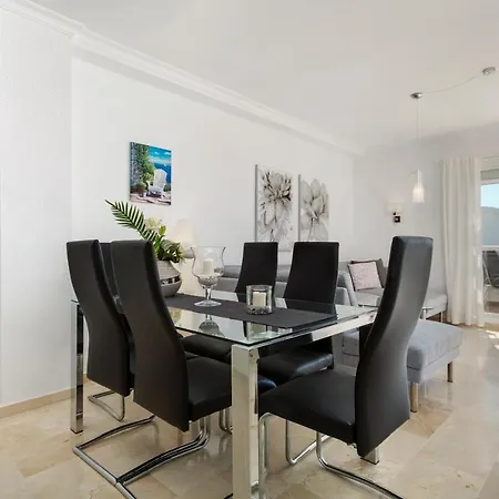 Fantastic 2 Bed Apt With Massive Rooftop - Rdr232 *